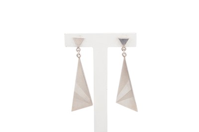 Lot 106 - A PAIR OF STERLING SILVER DROP EARRINGS,...
