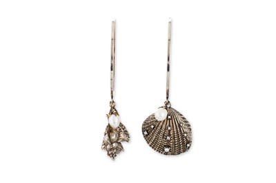 Lot 153 - A PAIR OF ALEXANDER MCQUEEN COSTUME JEWELLERY...
