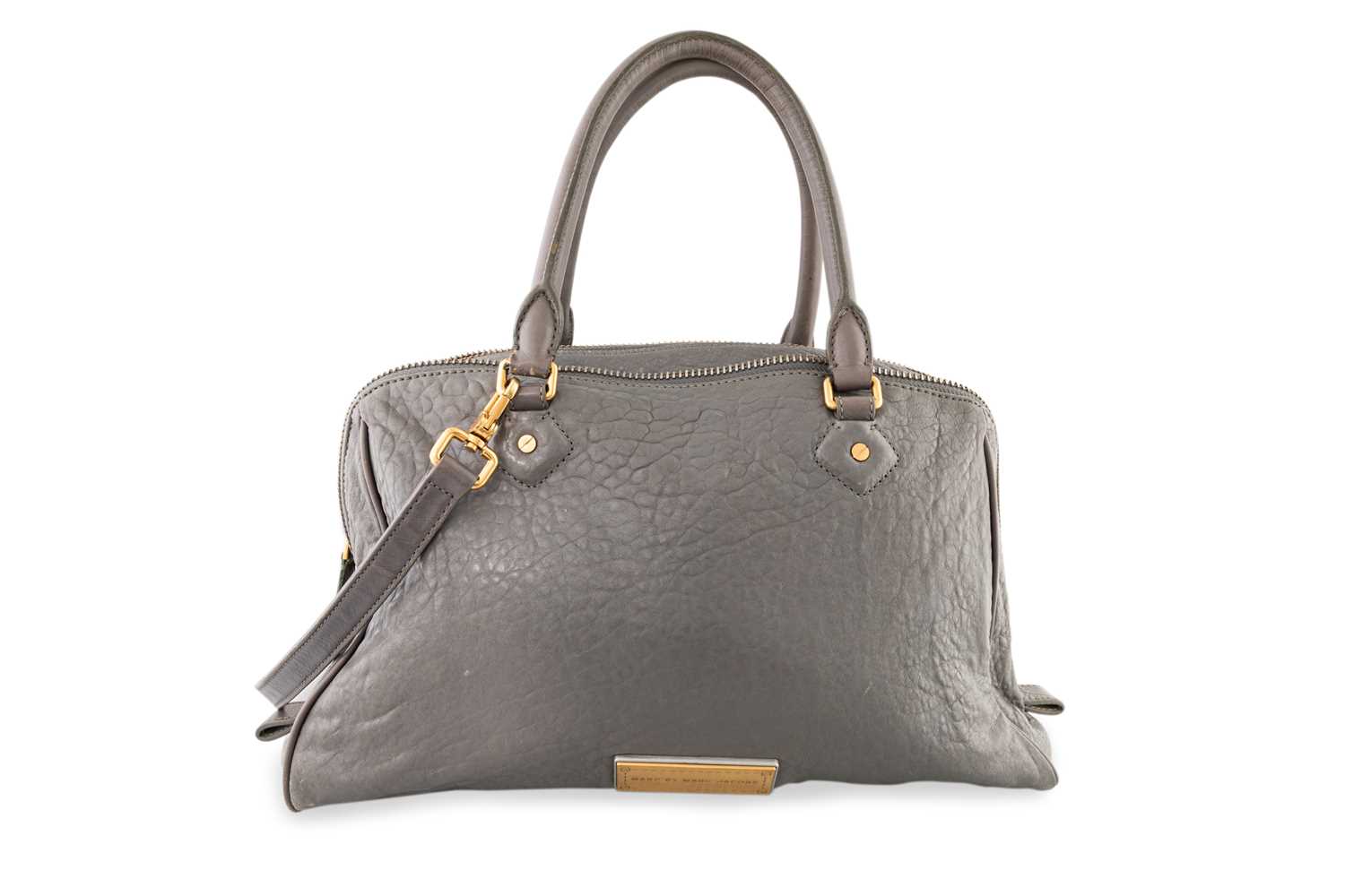 Lot 243 - A MARC JACOBS LEATHER HANDBAG, the grey toned...