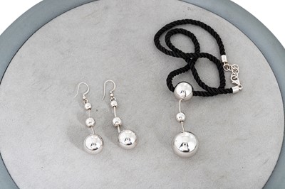 Lot 167 - A STERLING SILVER DROP PENDANT ON A CORD CHAIN,...