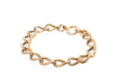 Lot 160 - AN ANTIQUE 18CT GOLD OPEN CURB LINK BRACELET,...