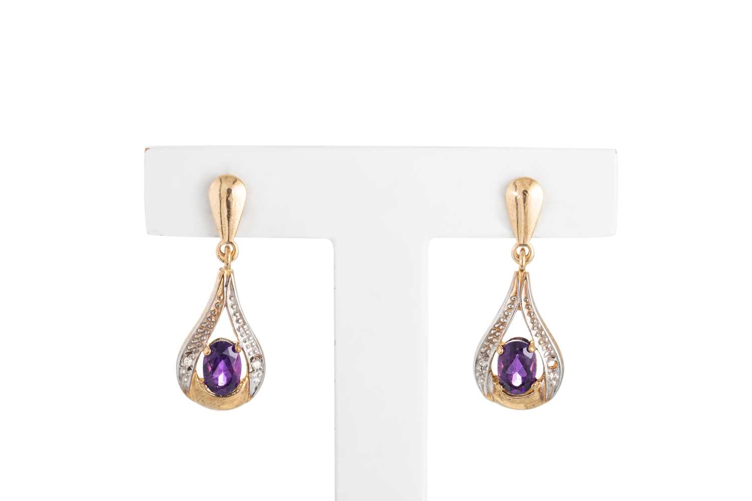 Lot 67 - A PAIR OF DIAMOND AND AMETHYST DROP EARRINGS,...