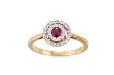 Lot 70 - A DIAMOND AND RUBY TARGET RING, the central...