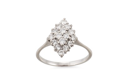 Lot 112 - A DIAMOND CLUSTER RING, the round brilliant...