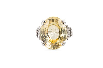 Lot 385 - A YELLOW SAPPHIRE AND DIAMOND RING, the...