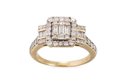 Lot 335 - A DIAMOND CLUSTER RING, the diamond mounted in...