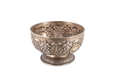 Lot 475 - A GEORGE IV IRISH CIRCULAR SILVER FRUIT BOWL,...