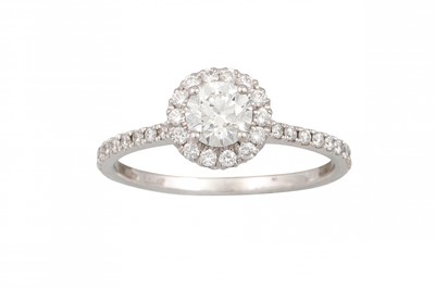 Lot 171 - A DIAMOND CLUSTER RING, of halo design,...