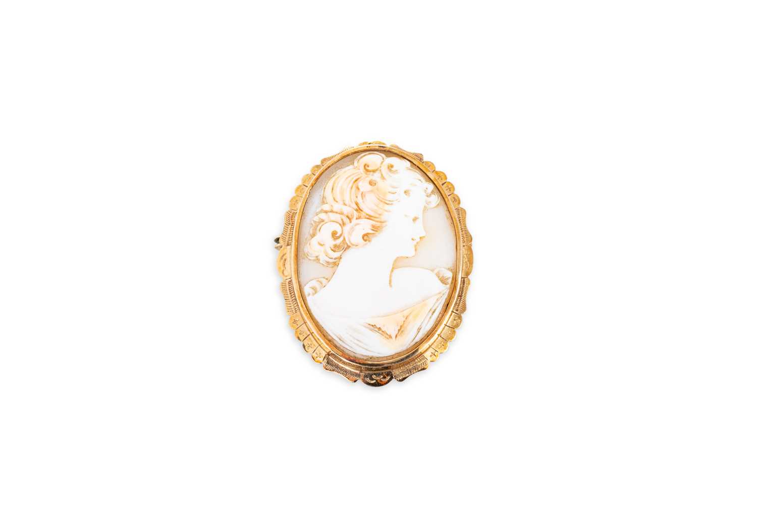 Lot 95 - A 14CT GOLD FRAMED CARVED CAMEO BROOCH,...