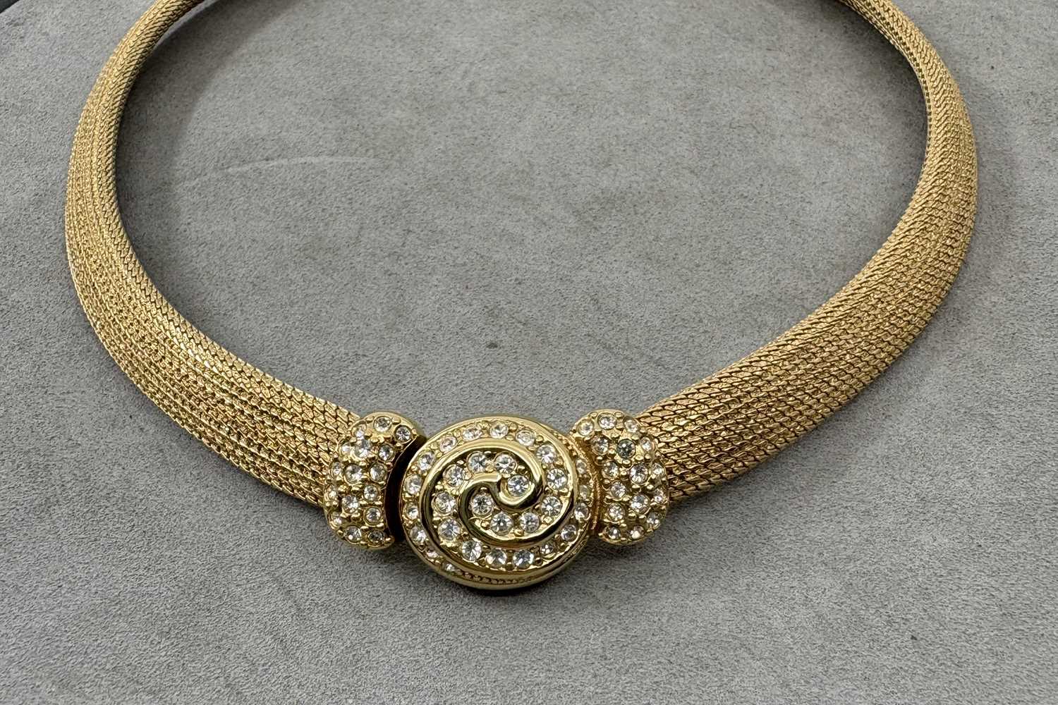 Lot 2 - A VINTAGE CHRISTIAN DIOR GOLD TONED NECKLACE,...