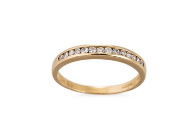 Lot 339 - A DIAMOND SET HALF ETERNITY RING, the round...