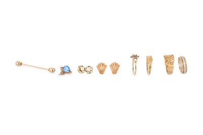 Lot 341 - A COLLECTION OF 9CT GOLD ITEMS, to include...