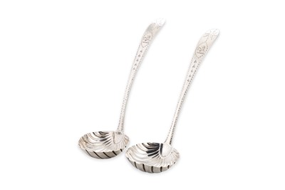Lot 485 - A PAIR OF IRISH SILVER GEORGE III SHELL BOWL...