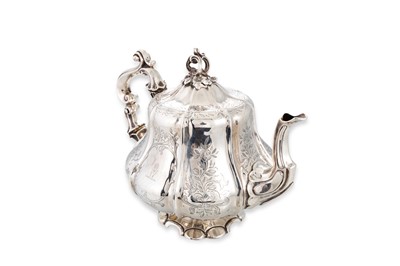 Lot 490 - A VICTORIAN ENGLISH SILVER TEA POT, engraved...