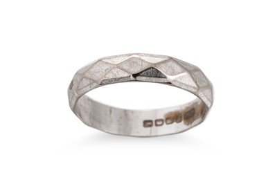 Lot 86 - AN 18CT WHITE GOLD BAND RING, 2.7 g., size K-L