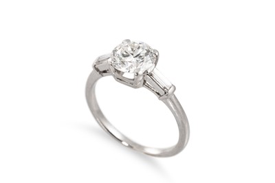 Lot 89 - A DIAMOND SOLITAIRE RING, to tapered diamond...