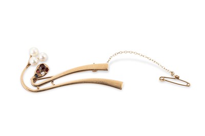 Lot 143 - A HAND MADE PEARL AND GARNET SET BROOCH, by...