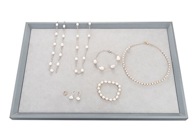 Lot 153 - A COLLECTION OF CULTURED AND RIVER PEARLS,...