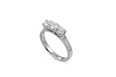 Lot 328 - A DIAMOND THREE STONE RING, the round...