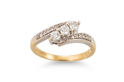 Lot 359 - A DIAMOND THREE STONE RING, the round...