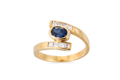 Lot 154 - A SAPPHIRE AND DIAMOND SPLIT BAND RING, the...