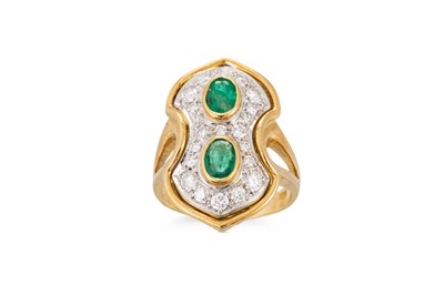 Lot 162 - A DIAMOND AND EMERALD RING, the two oval...