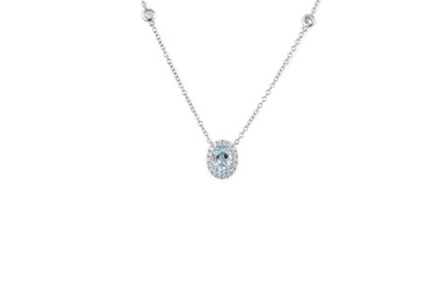 Lot 163 - AN AQUAMARINE AND DIAMOND CLUSTER PENDANT, the...