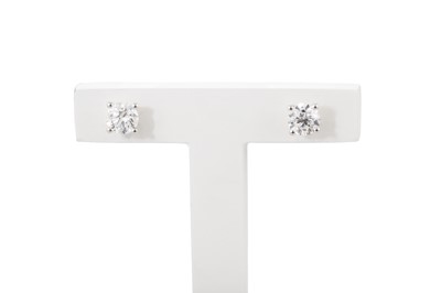 Lot 305 - A PAIR OF DIAMOND STUD EARRINGS, the brilliant...