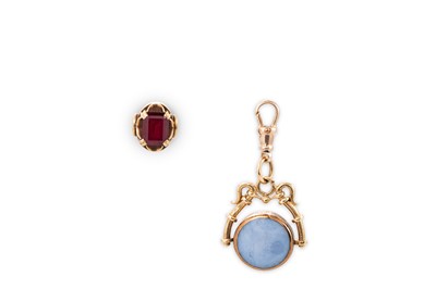 Lot 393 - A 9CT YELLOW GOLD SWIVEL FOB, set with Tiger's...