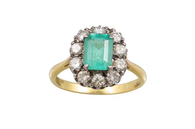 Lot 412 - AN EMERALD AND DIAMOND CLUSTER DRESS RING,...