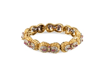 Lot 67 - A MID CENTURY ITALIAN 18CT GOLD BRACELET, set...