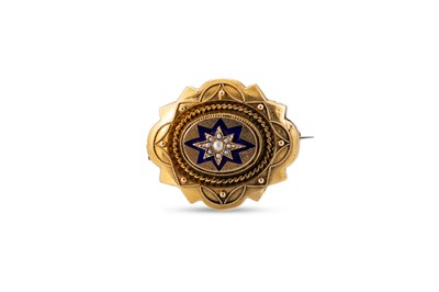 Lot 23 - AN ANTIQUE GOLD PLATED BROOCH, enamel and seed...