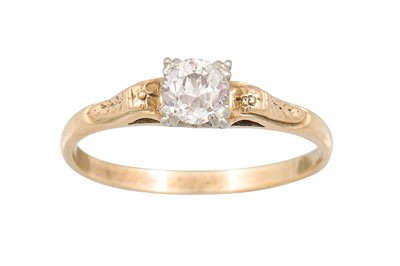 Lot 425 - A DIAMOND SOLITAIRE RING, the old cut diamond...