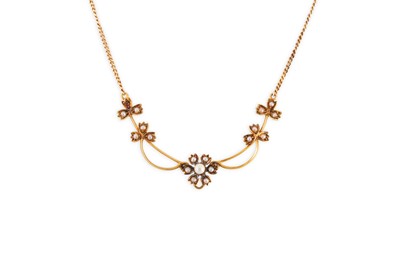 Lot 427 - AN ANTIQUE 15CT YELLOW GOLD FLORAL NECKLACE,...