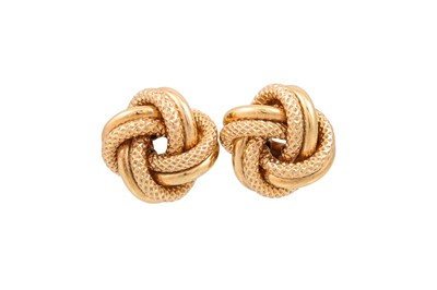 Lot 426 - A PAIR OF 9CT YELLOW GOLD KNOT EARRINGS (2 g)