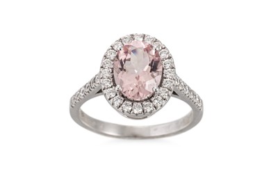 Lot 185 - A MORGANITE AND DIAMOND CLUSTER RING, the oval...