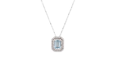 Lot 199 - AN AQUAMARINE AND DIAMOND CLUSTER PENDANT, the...