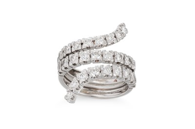 Lot 202 - A DIAMOND RING, of cross over design, the...