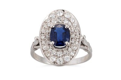 Lot 205 - A SAPPHIRE AND DIAMOND PLAQUE RING, the oval...