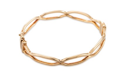 Lot 173 - A 9CT YELLOW GOLD HINGED BANGLE, 7.8 g.