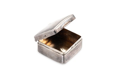 Lot 7 - A STERLING SILVER PILL BOX, Chester hallmark