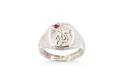 Lot 9 - AN IRISH STERLING SILVER SIGNET RING