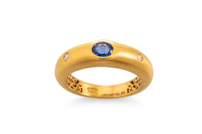 Lot 406 - A SAPPHIRE AND DIAMOND RING, the oval sapphire...