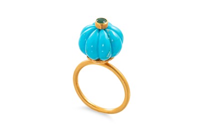 Lot 407 - AN EMERALD AND TURQUOISE RING, mounted in 14ct...