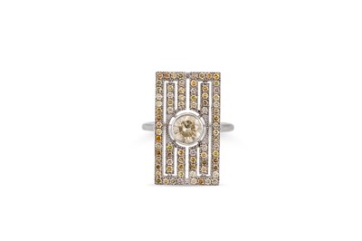 Lot 196 - A DIAMOND PLAQUE RING, the central round...