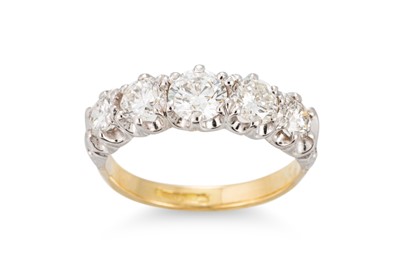 Lot 228 - A GRADUATED DIAMOND FIVE STONE RING, the round...
