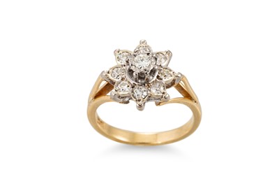 Lot 190 - A DIAMOND CLUSTER RING, mounted in 18ct yellow...