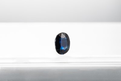 Lot 15 - AN UNMOUNTED SAPPHIRE, together with a Gem...