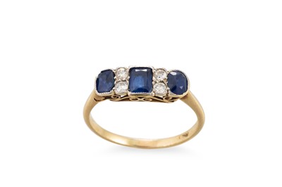Lot 249 - AN ANTIQUE SAPPHIRE AND DIAMOND RING, mounted...