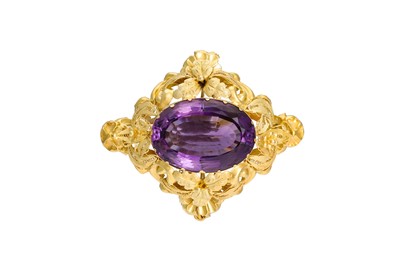 Lot 38 - AN ANTIQUE AMETHYST BROOCH, the large oval...
